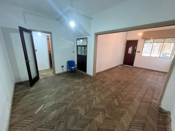 Casa en TRES CRUCES, LA COMERCIAL – 6855800 | Presidente Giró  al 2500